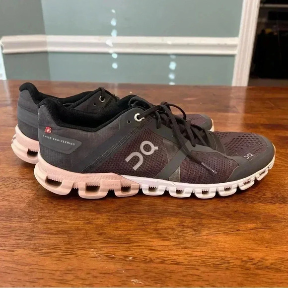 On Running OnCloud CloudFlow 3.0 women’s size 9 gray pink - Picture 1 of 13